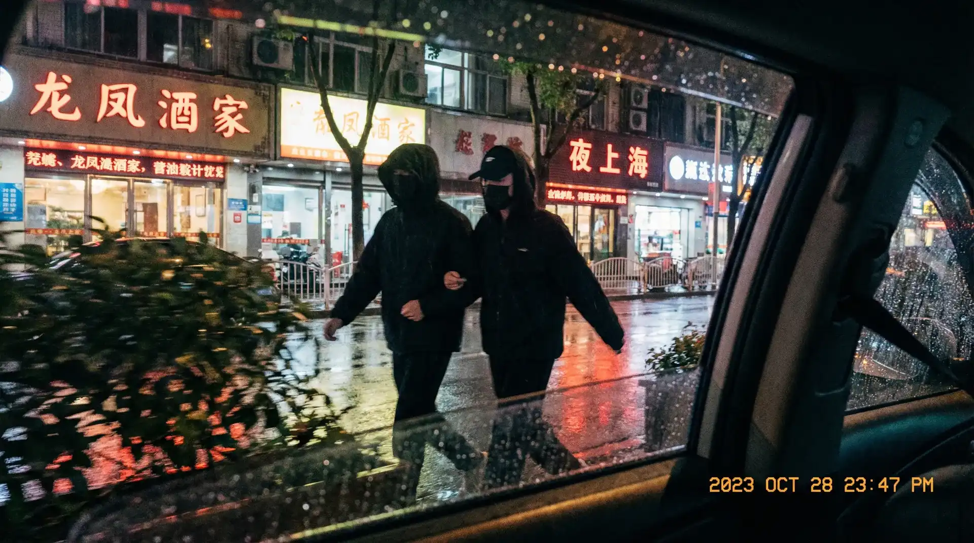 暗网 - 顶流明星深夜密会现场抓拍照片